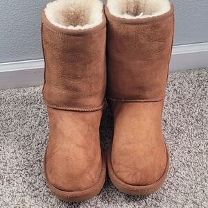 UGG Chestnut Sheepskin Winter Boots